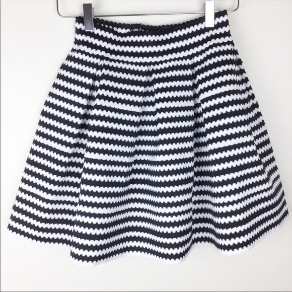 EXPRESS Y2K A-line black white striped mini skirt Barbiecore women’s size S - Picture 1 of 5